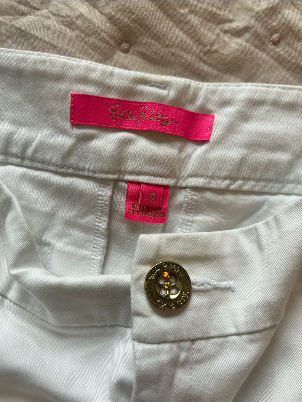 BNWOT Lilly Pulitzer 7" Shara Mid-Rise Stretch Shorts in Resort White - Picture 5 of 7